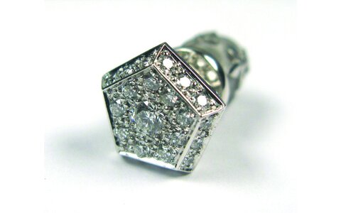 Derwent creates a pencil fit for The Queen