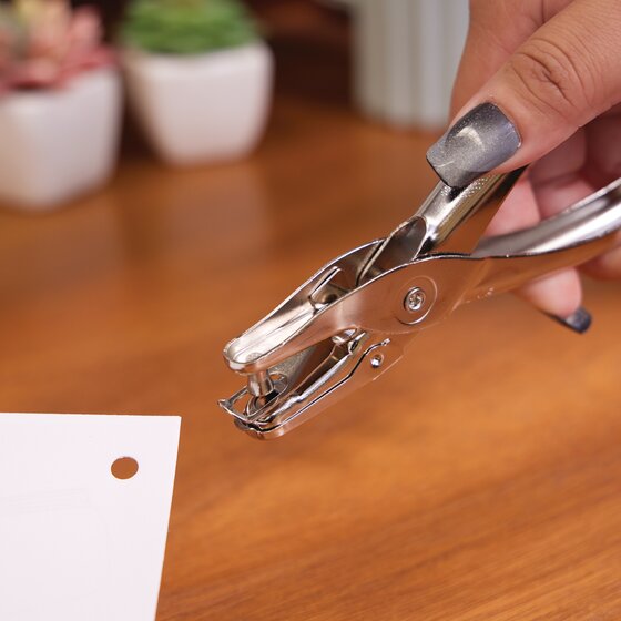 Amazon.com: Swingline A7074005B 1/4 One Hole Punch : Tools