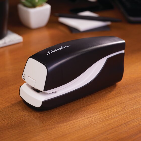 Swingline® Breeze Automatic Stapler, Battery Powered, 20 Sheets