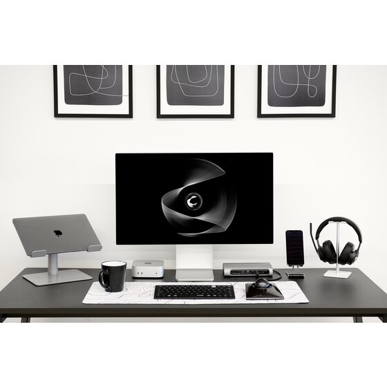 SD5800T Thunderbolt™ 4 and USB4® Quad Video Docking Station - 98W