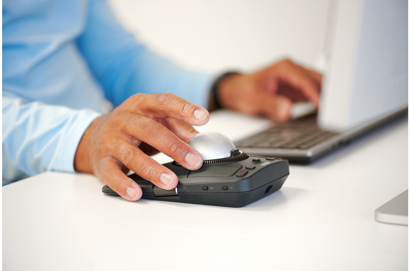 Expert Mouse™ TB800 EQ Multi-Connection Trackball | Trackballs 