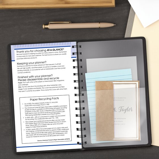 AT-A-GLANCE® QuickNotes® 2027 Weekly Monthly Appointment Book